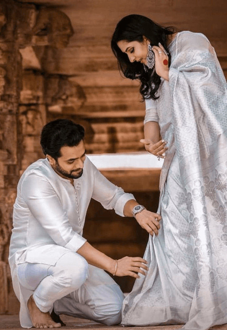 A Simple Yet Utterly Romantic PreWedding Shoot With Bride In A Sabyasachi  Saree! | Pre wedding poses, Saree photoshoot, Saree poses