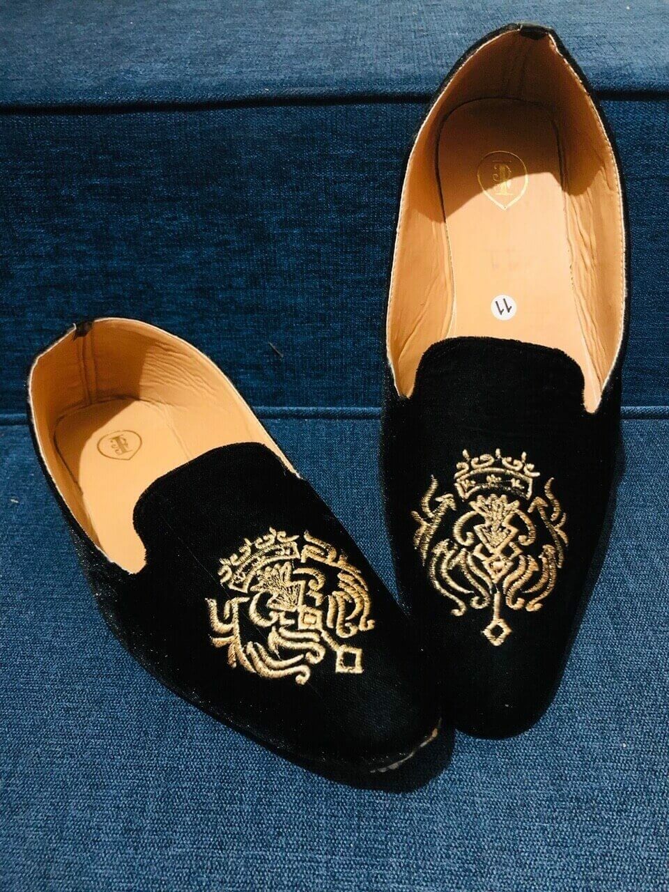 black-velvet-shoe