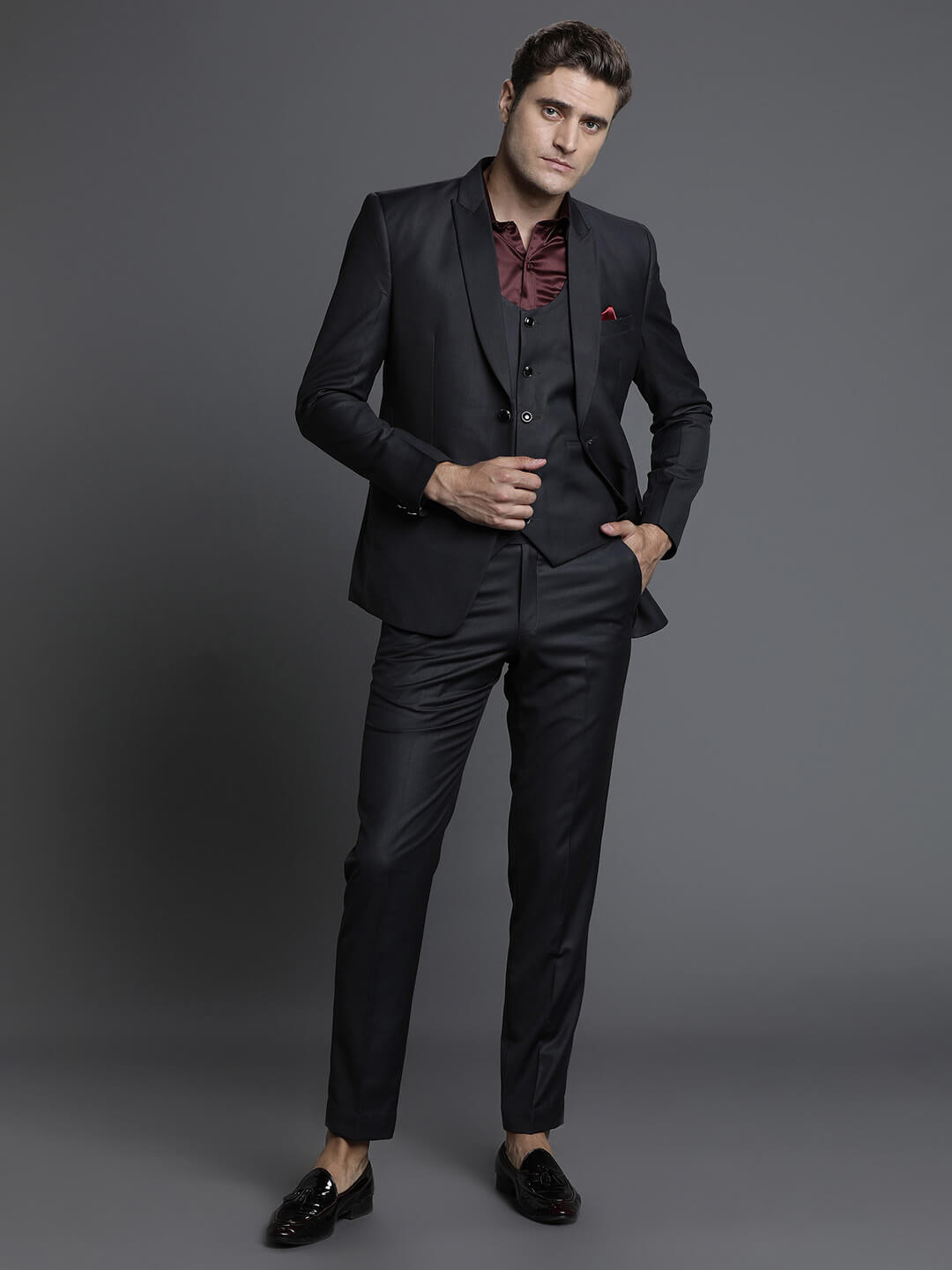 dark-grey-3-piece-groomsmen-suit