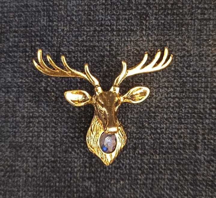 deer-blue-stone-brooch
