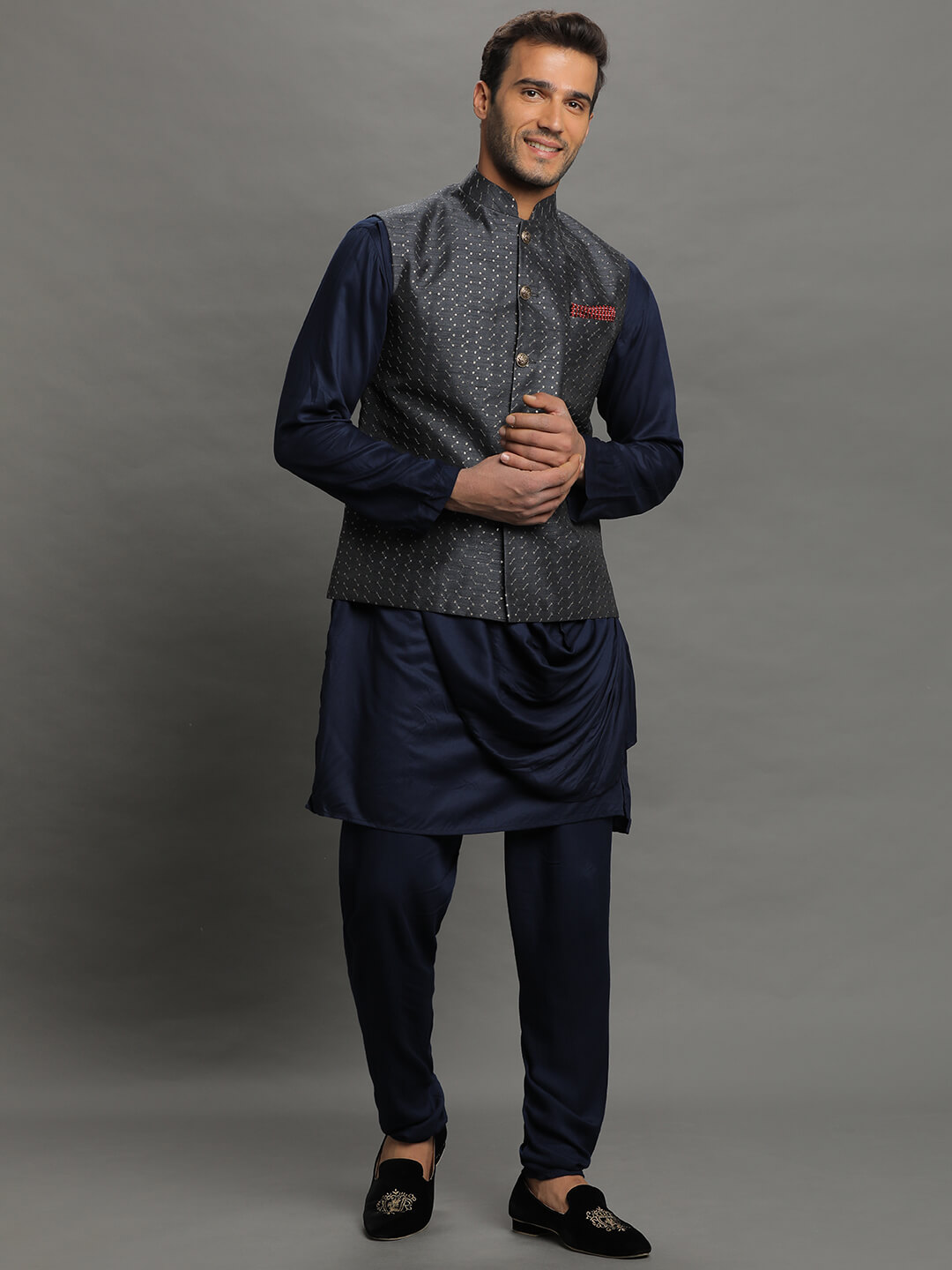 grey-embellished-kurta-pyjama-bandi-set