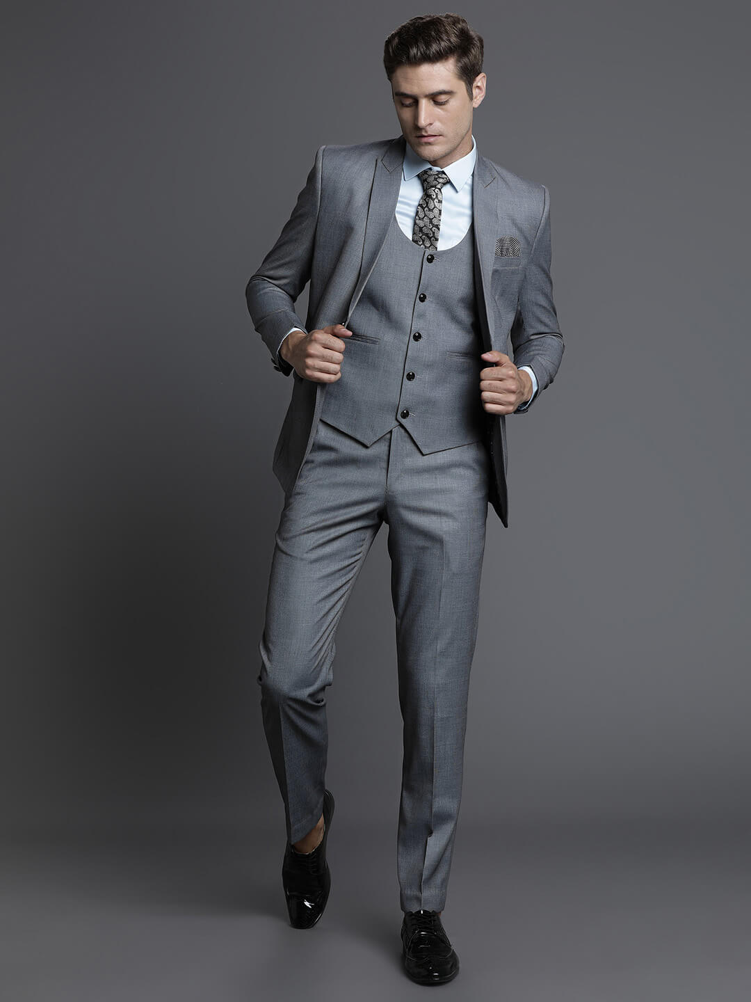 light-grey-3-piece-groomsmen-suit