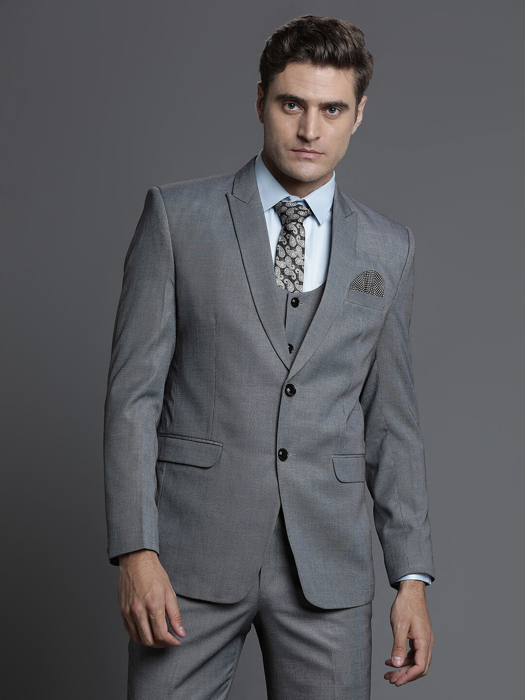light-grey-3-piece-groomsmen-suit