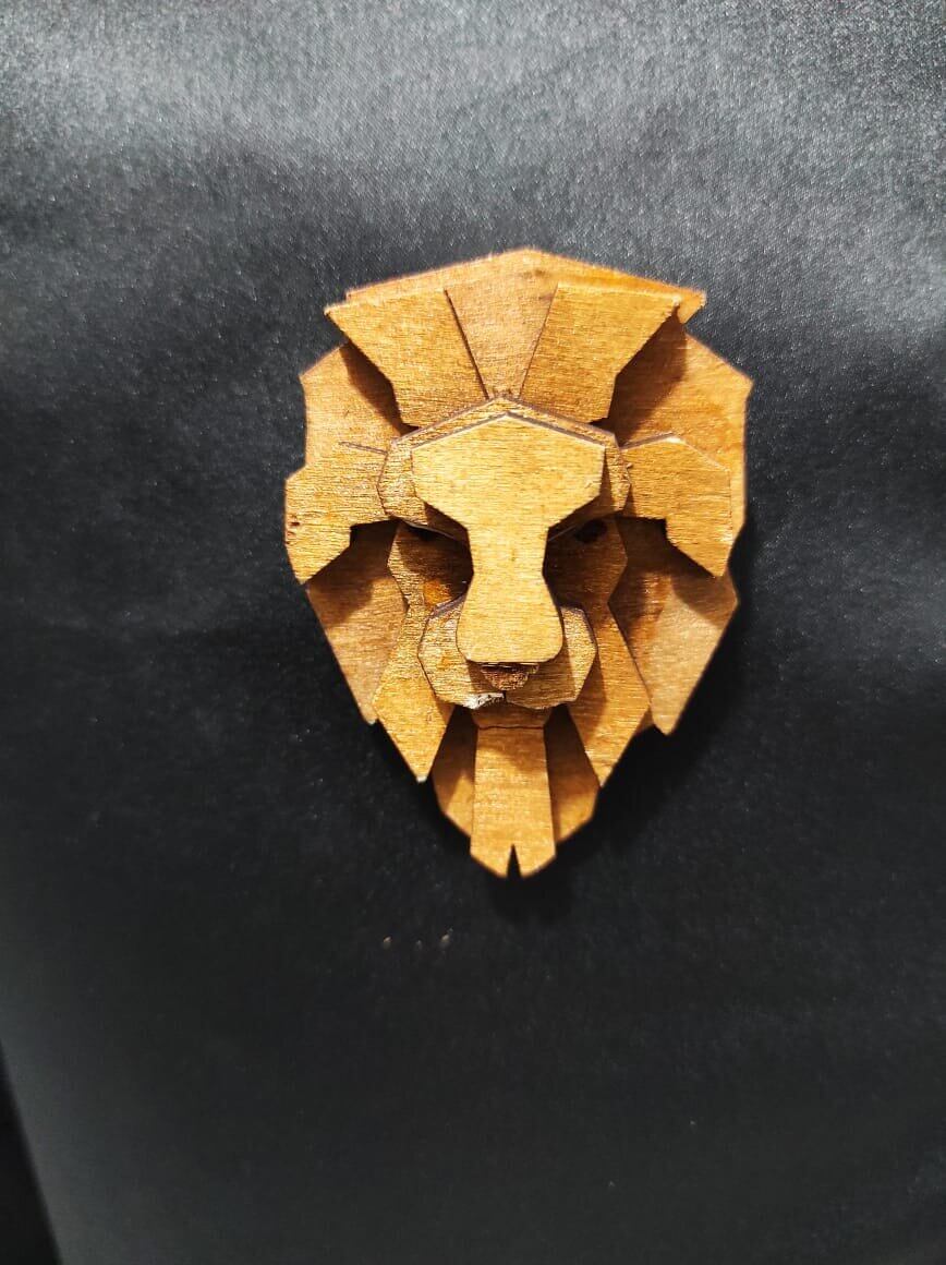 lion-wooden-brooch