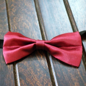 maroonish-bow-tie