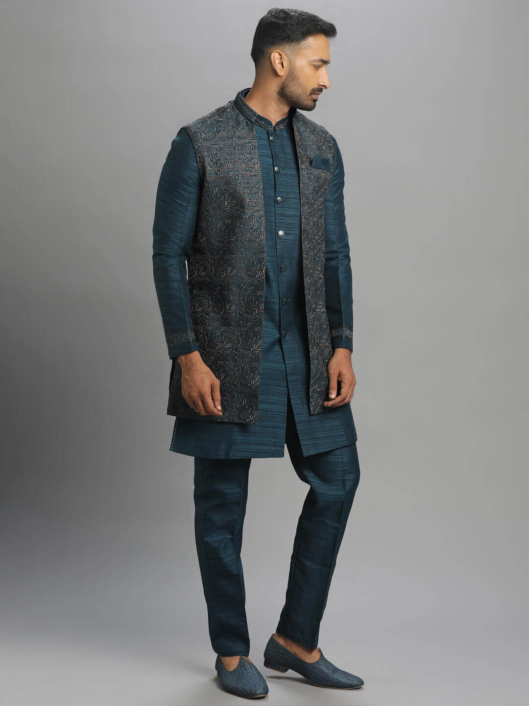 Solid Men Blue Cotton Kurta Pajama Jacket Set at Rs 2550/set in Yamuna  Nagar | ID: 2851695347812