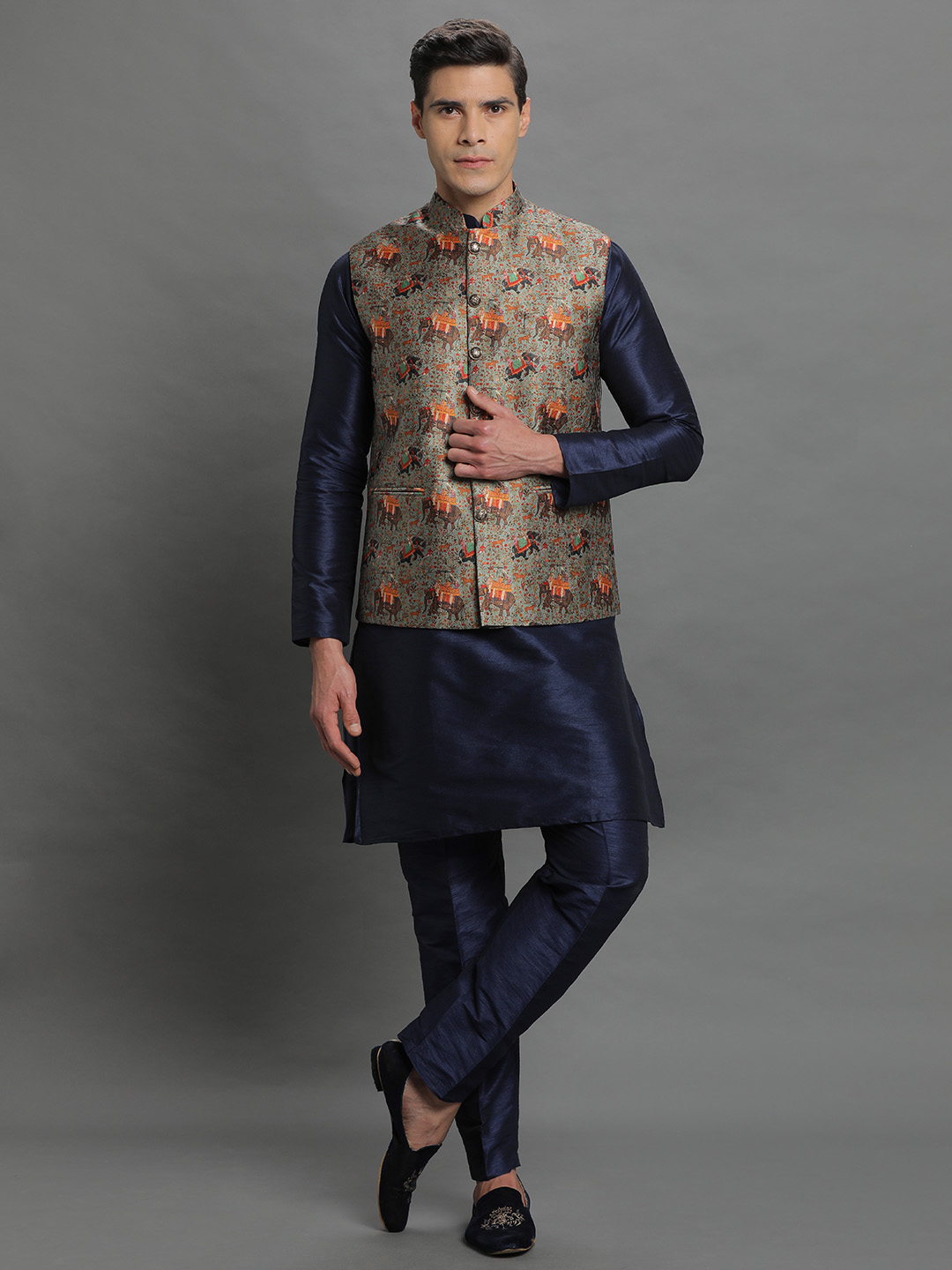 Royal Chariot Print Kurta Pyjama Set