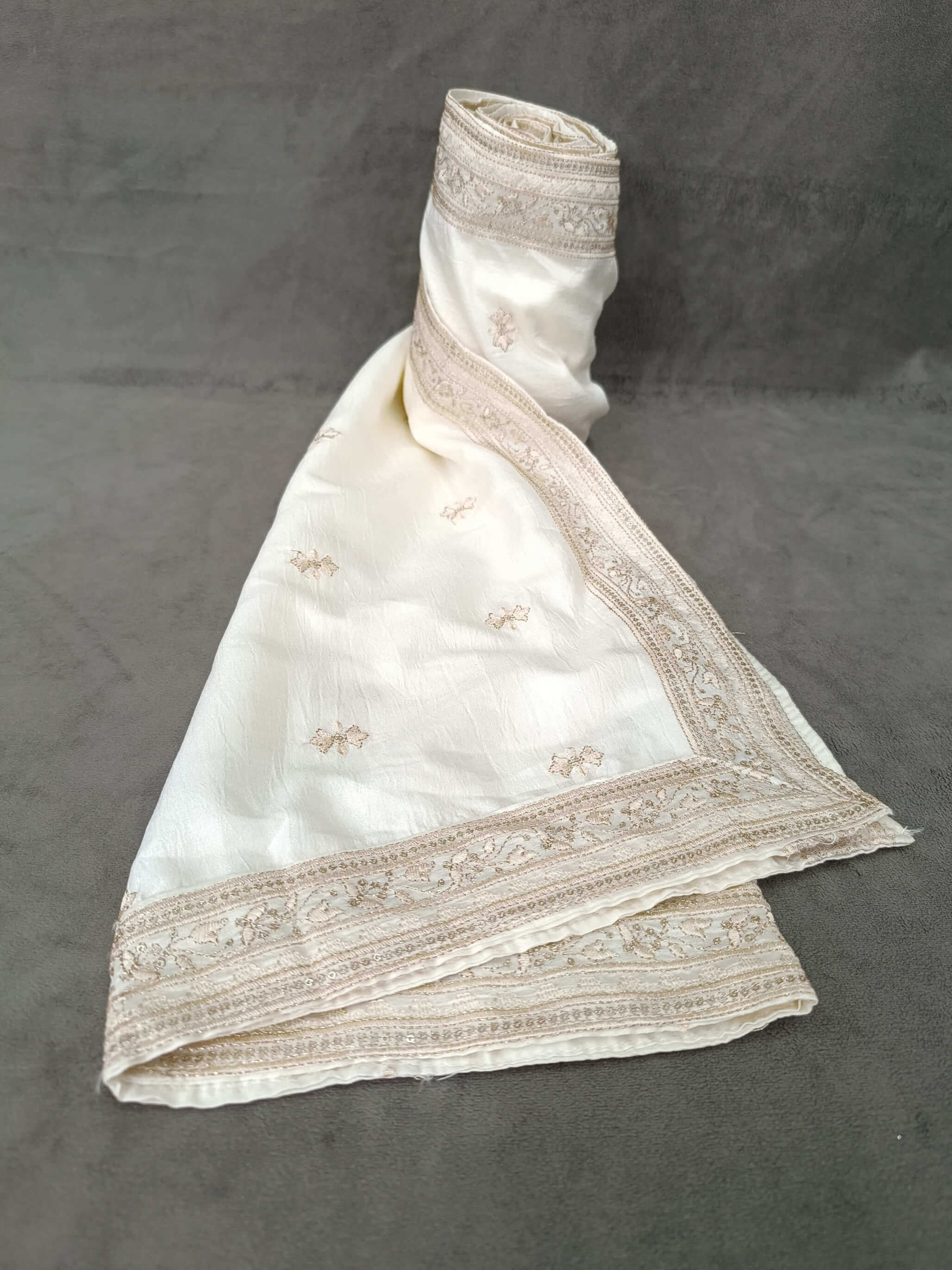 displaying image of White Branches Border Dupatta